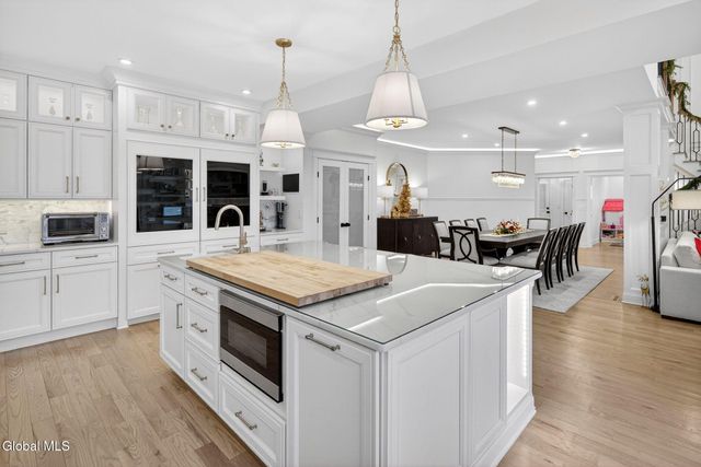 220 Brittany Place, Niskayuna, NY 12309