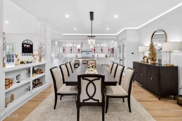 220 Brittany Place, Niskayuna, NY 12309