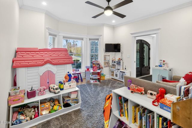 220 Brittany Place, Niskayuna, NY 12309