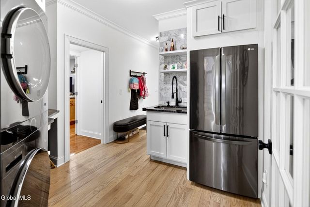 220 Brittany Place, Niskayuna, NY 12309