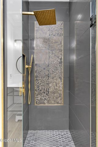 220 Brittany Place, Niskayuna, NY 12309