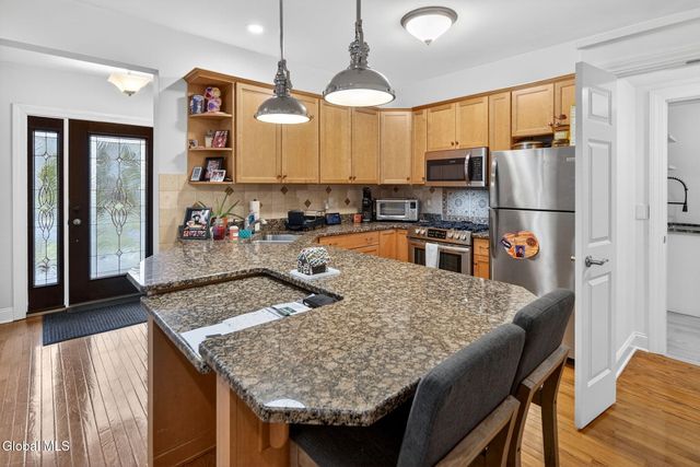 220 Brittany Place, Niskayuna, NY 12309