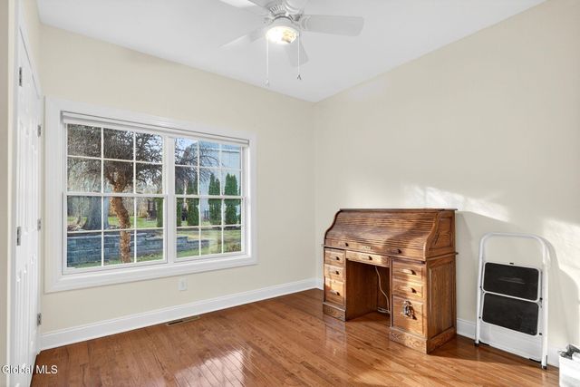 220 Brittany Place, Niskayuna, NY 12309