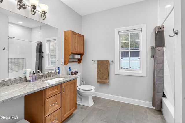 220 Brittany Place, Niskayuna, NY 12309