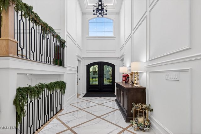 220 Brittany Place, Niskayuna, NY 12309