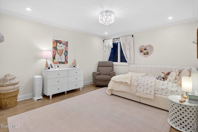 220 Brittany Place, Niskayuna, NY 12309