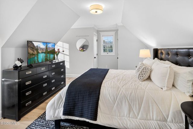 220 Brittany Place, Niskayuna, NY 12309