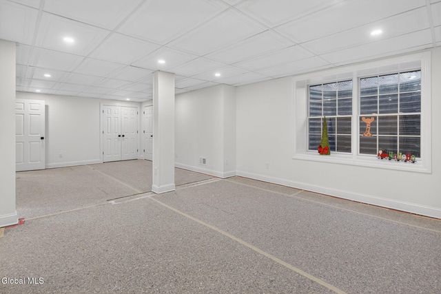 220 Brittany Place, Niskayuna, NY 12309