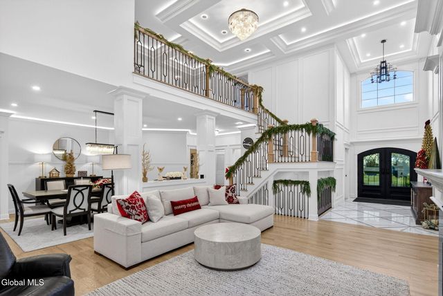 220 Brittany Place, Niskayuna, NY 12309