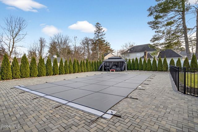 220 Brittany Place, Niskayuna, NY 12309