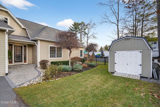 220 Brittany Place, Niskayuna, NY 12309