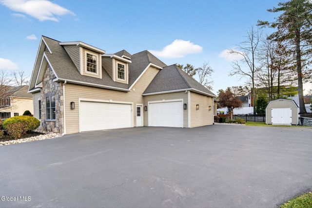 220 Brittany Place, Niskayuna, NY 12309