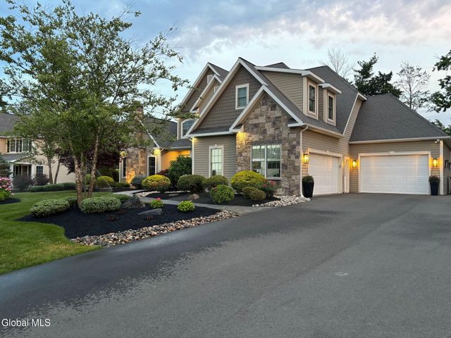 220 Brittany Place, Niskayuna, NY 12309