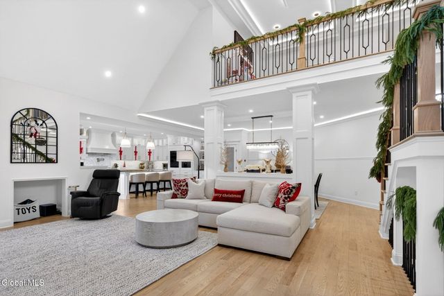 220 Brittany Place, Niskayuna, NY 12309