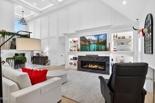 220 Brittany Place, Niskayuna, NY 12309