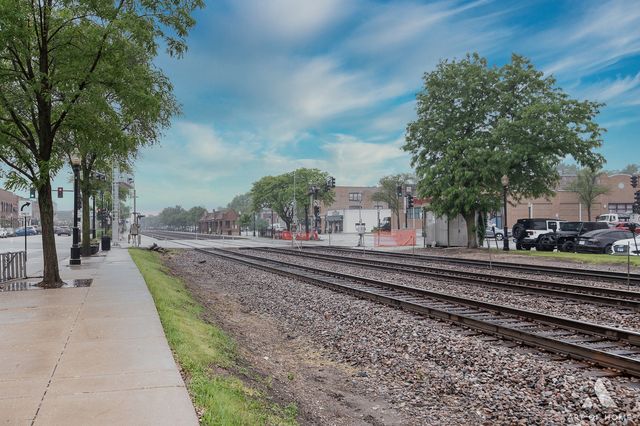 16 E Burlington Avenue, La Grange, IL 60525