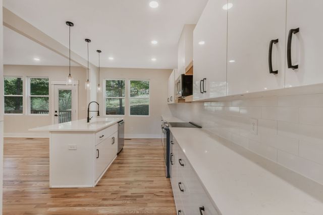 2005 Beaver Ridge Dr, White Bluff, TN 37187