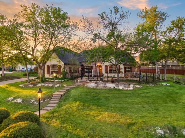 2609 Fair Oaks Circle, Sherman, TX 75092