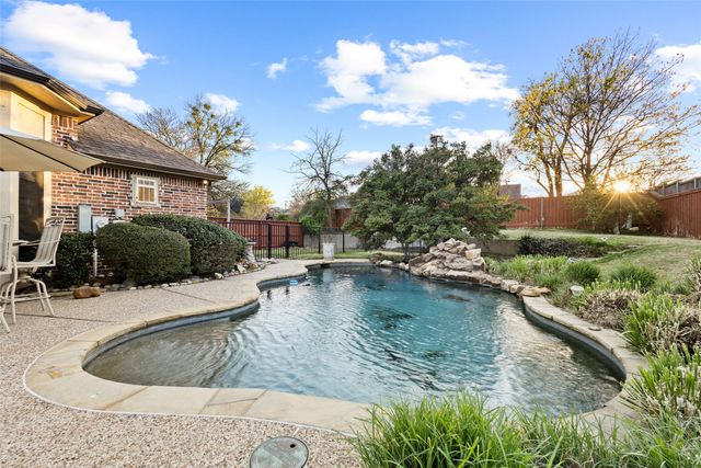 2609 Fair Oaks Circle, Sherman, TX 75092
