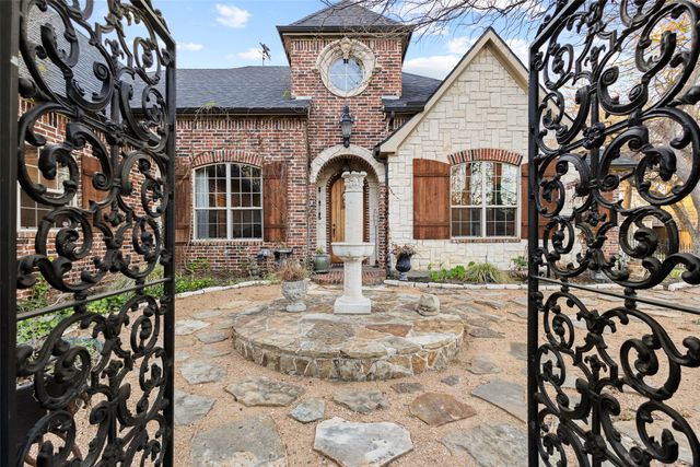 2609 Fair Oaks Circle, Sherman, TX 75092