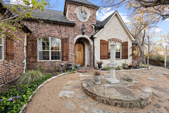 2609 Fair Oaks Circle, Sherman, TX 75092