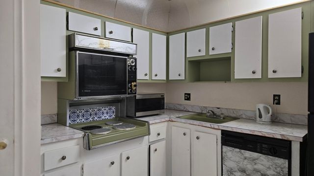4750 NW 22nd Court 408, Lauderhill, FL 33313