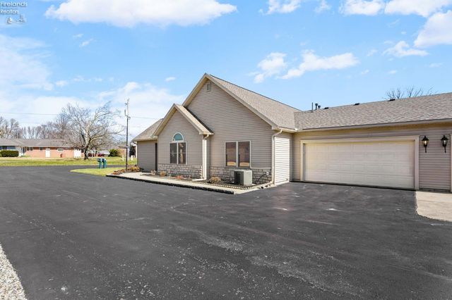 1313 Columbus Ave Unit C, Fostoria, OH 44830