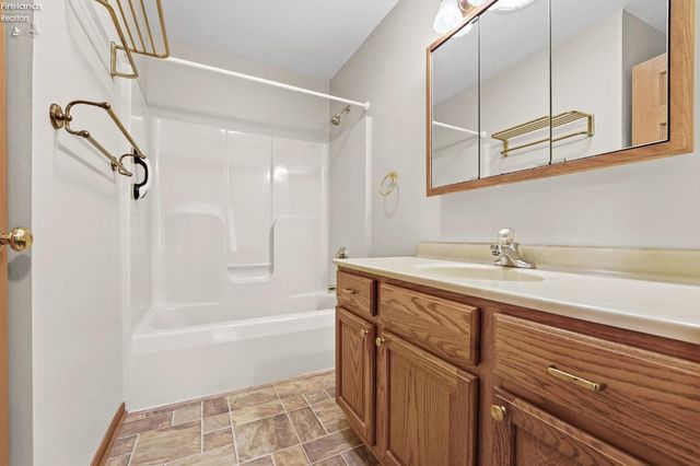 1313 Columbus Ave Unit C, Fostoria, OH 44830