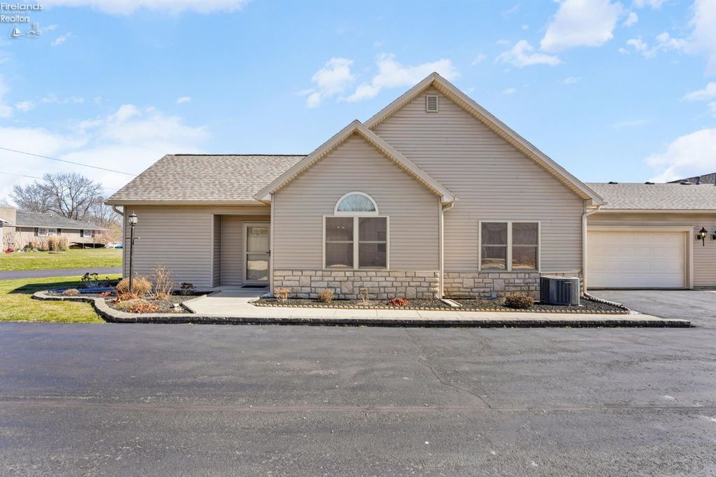 1313 Columbus Ave Unit C, Fostoria, OH 44830