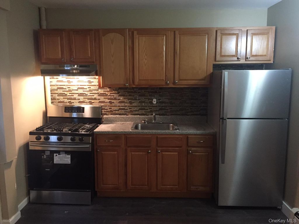 36 Cooper Street, Babylon, NY 11702