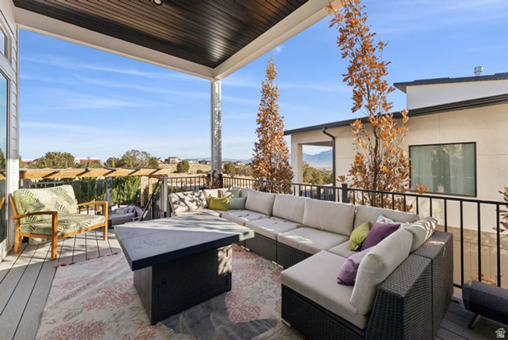 Image 15 of property listing at 4772 W THORNTREE LN, Herriman, UT 84096