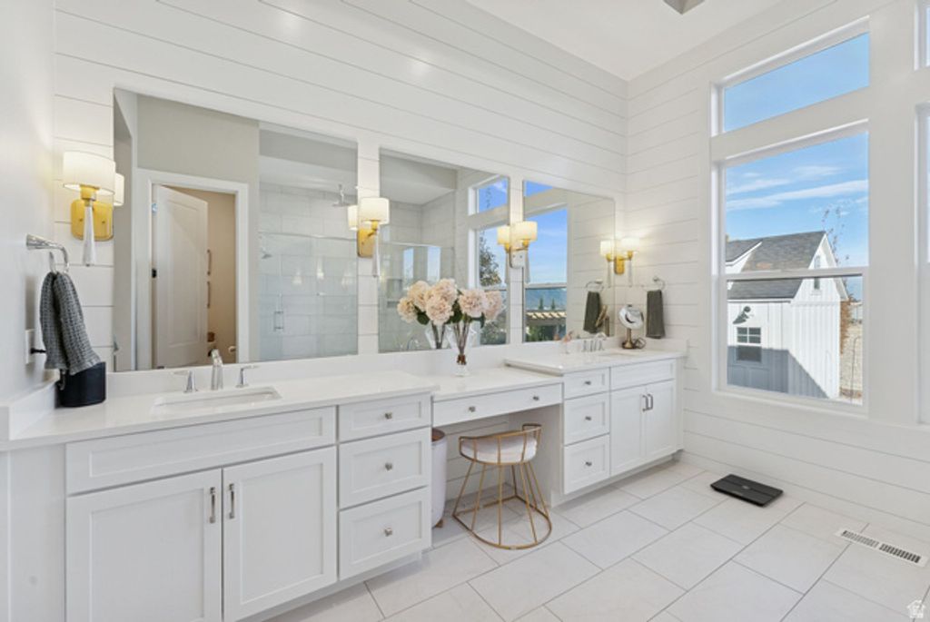 Image 20 of property listing at 4772 W THORNTREE LN, Herriman, UT 84096