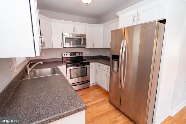 19 E BROAD ST #B-1, Trumbauersville, PA 18970