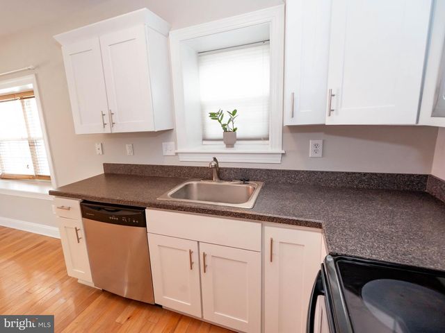 19 E BROAD ST #B-1, Trumbauersville, PA 18970