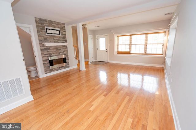 19 E BROAD ST #B-1, Trumbauersville, PA 18970