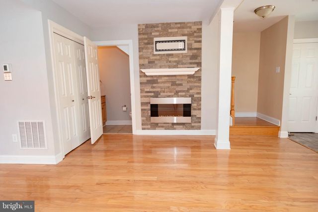 19 E BROAD ST #B-1, Trumbauersville, PA 18970