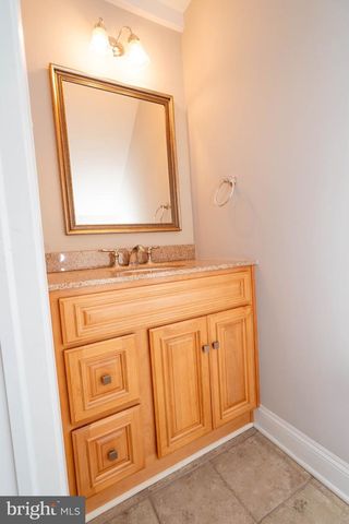 19 E BROAD ST #B-1, Trumbauersville, PA 18970