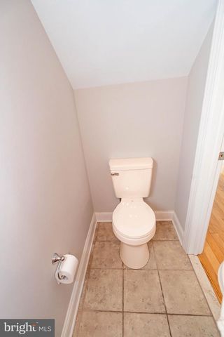 19 E BROAD ST #B-1, Trumbauersville, PA 18970