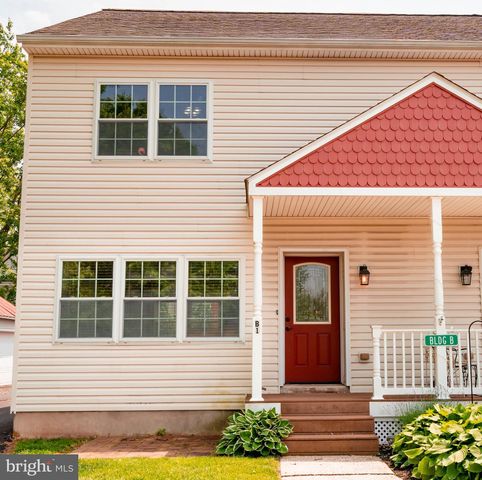 19 E BROAD ST #B-1, Trumbauersville, PA 18970