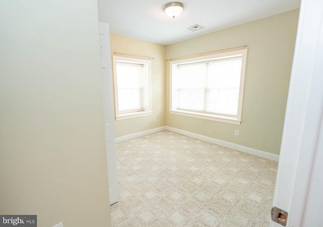 19 E BROAD ST #B-1, Trumbauersville, PA 18970