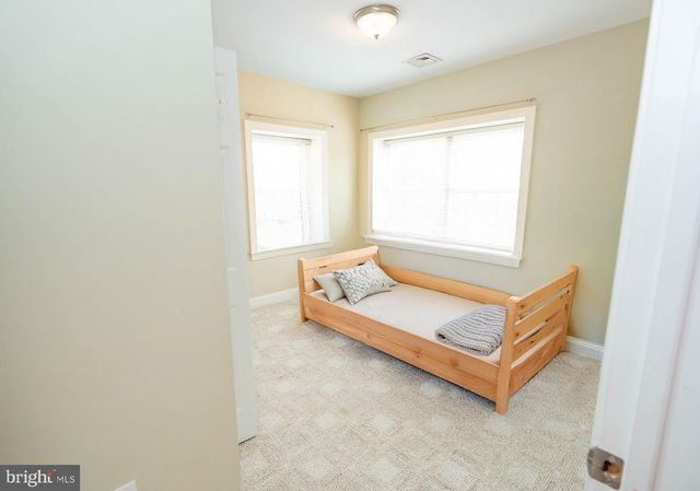 19 E BROAD ST #B-1, Trumbauersville, PA 18970