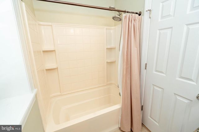 19 E BROAD ST #B-1, Trumbauersville, PA 18970
