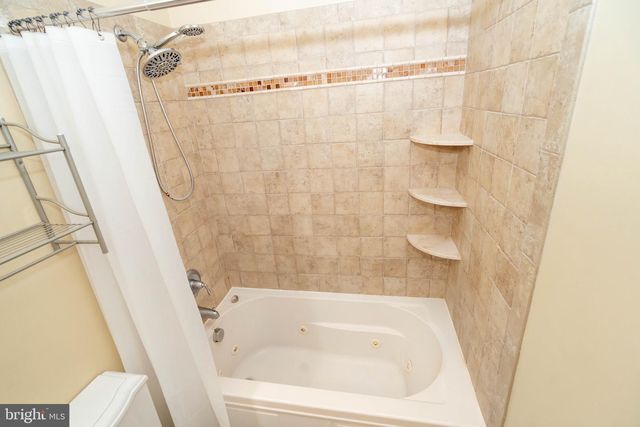 19 E BROAD ST #B-1, Trumbauersville, PA 18970