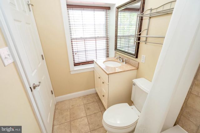 19 E BROAD ST #B-1, Trumbauersville, PA 18970