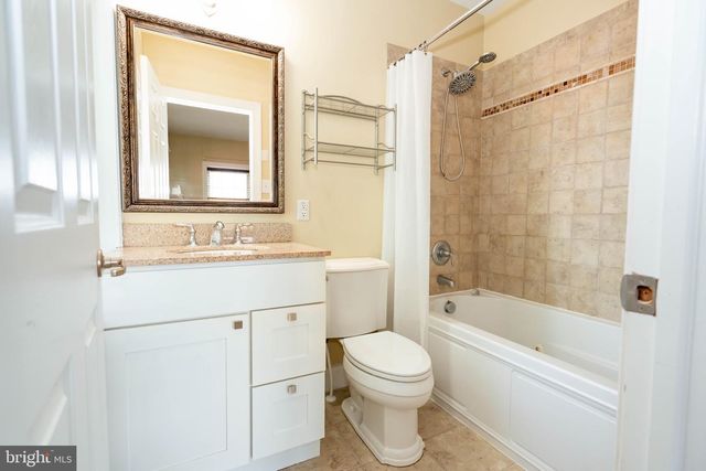19 E BROAD ST #B-1, Trumbauersville, PA 18970