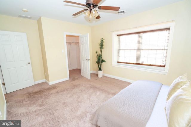 19 E BROAD ST #B-1, Trumbauersville, PA 18970
