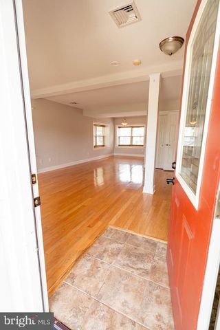 19 E BROAD ST #B-1, Trumbauersville, PA 18970