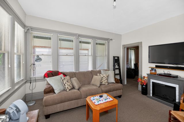 220 E Lincoln Avenue, Belvidere, IL 61008