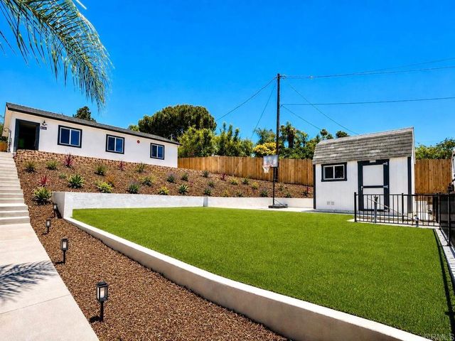 263 Hannalei Drive, Vista, CA 92083