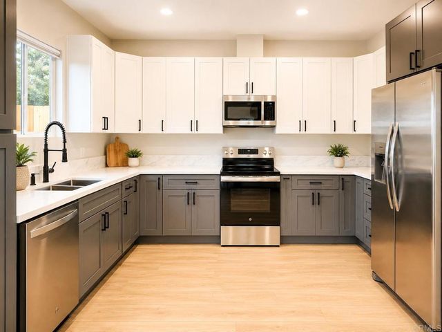 263 Hannalei Drive, Vista, CA 92083